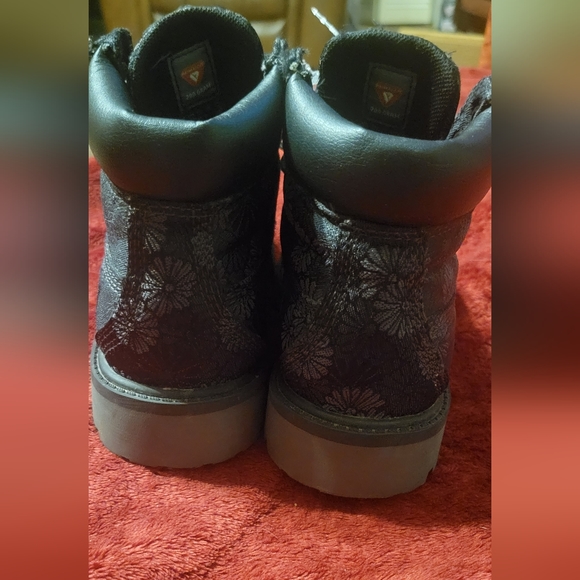Girls Timberland 6 Inch Classic Black Floral Boots - Picture 6 of 9